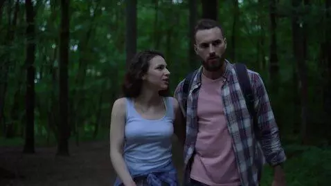 AI Video from prompt: темно на улице и идет сильный дождь. едет машина