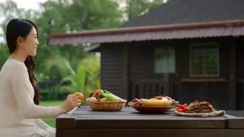 AI Video from prompt: “Subah-subah jab suraj nikalta hai, murgi apne b