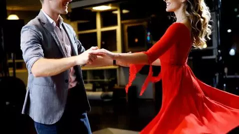 AI Video from prompt: Clip energic cu doi dansatori profesioniști de s