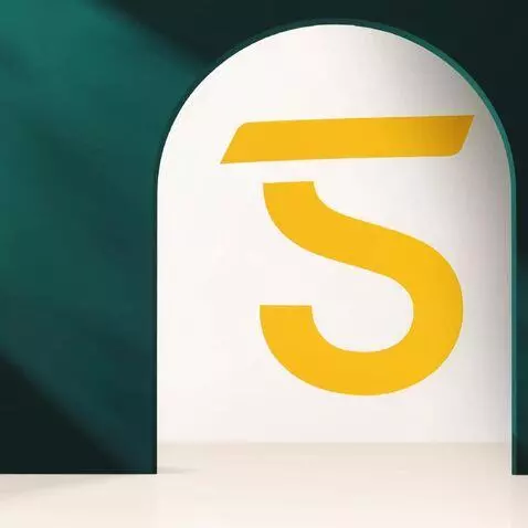 AI Video from prompt: cinematic square animation, centered modern smar