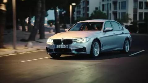 AI Video from prompt: с треком LOPASOV белый бумер, нужно сделать крас