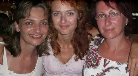 AI Video from prompt: kissing love