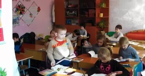 AI Video from prompt: движения в классе