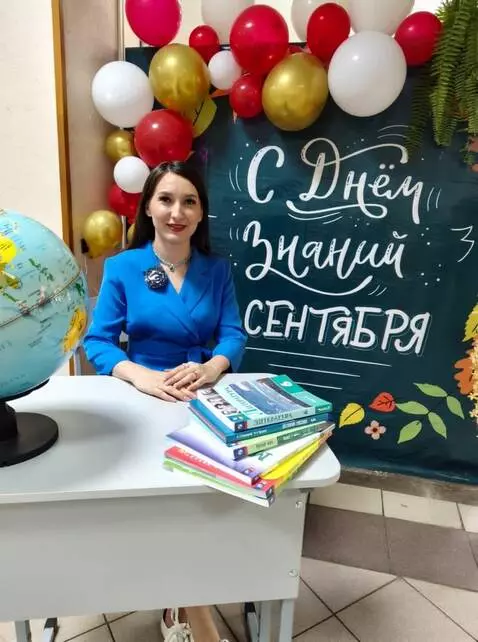 AI Video from prompt: a woman in black nylon tights kneels on a table