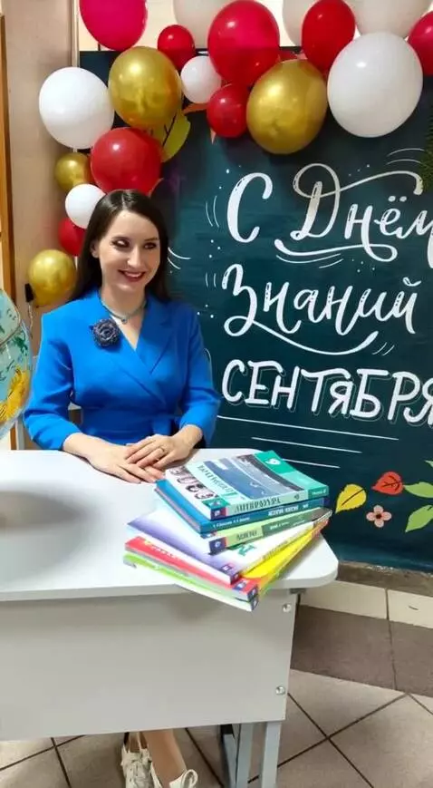 AI Video from prompt: Woman in black nylon tights stand up in the tabl