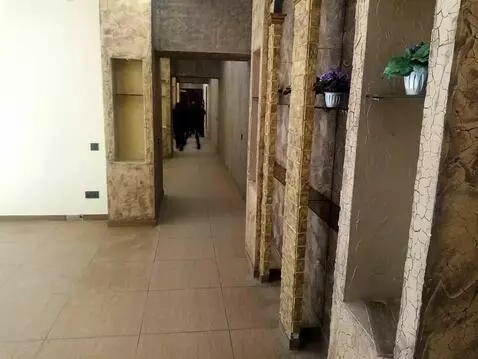 AI Video from prompt: Из темноты коридора на меня бегут зомби, чтобы с