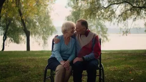 AI Video from prompt: создай видео где сидит на лавочке бабушка и деду