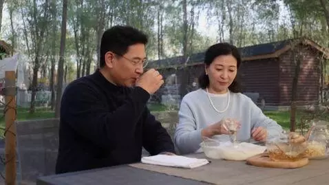 AI Video from prompt: Сосдай видео где буба  сидит в  сити Молле во вк