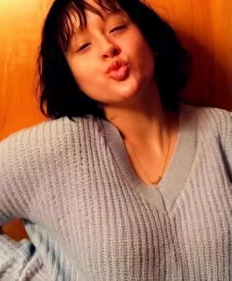 AI Video from prompt: Zoom in and kiss