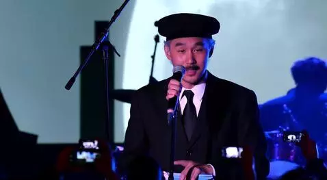 AI Video from prompt: space suiting same face ,open head. Place -moon 