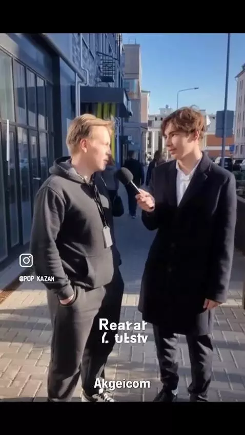 AI Video from prompt: Нужно, чтобы интервьюер спросил, а кто колхозник