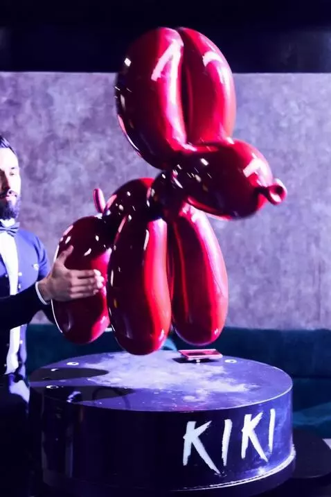 AI Video from prompt: The photo shows a hookah on a stand with a statu