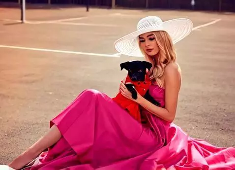 AI Video from prompt: The scene is static: the shadows are softer, the