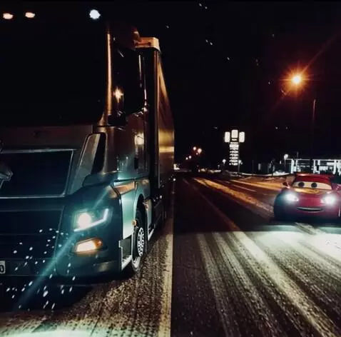 AI Video from prompt: Я хочу чтобы рядом со мной ехал молния маквин