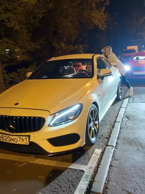 AI Video from prompt: Я хочу чтобы рядом со мной ехал молния маквин и 