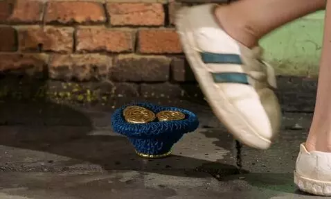 AI Video from prompt: Her legs walking in 360 degrees