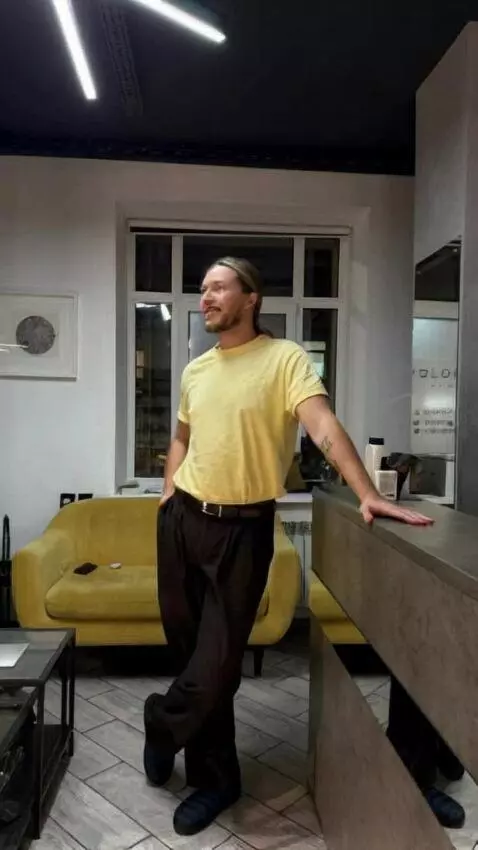 AI Video from prompt: Make a video or animation where the man in the p