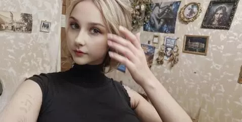 AI Video from prompt: A pretty 25-year-old young woman with a beautifu