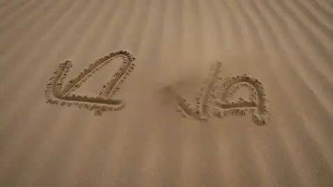 AI Video from prompt: Создай видео на черном фоне в кинематографическо