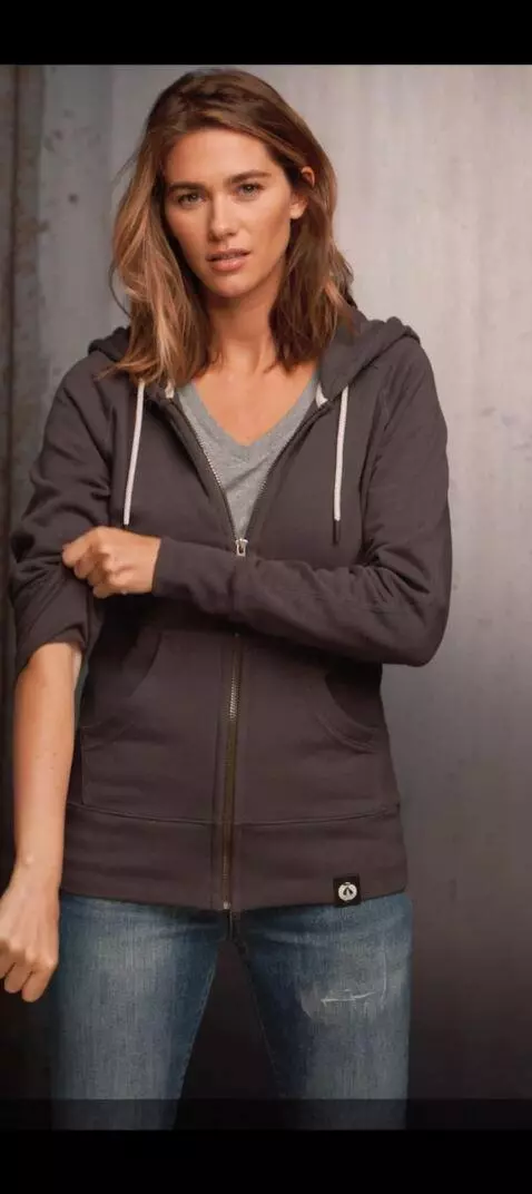 AI Video from prompt: She pulls up both of her sleeves and keeps them 