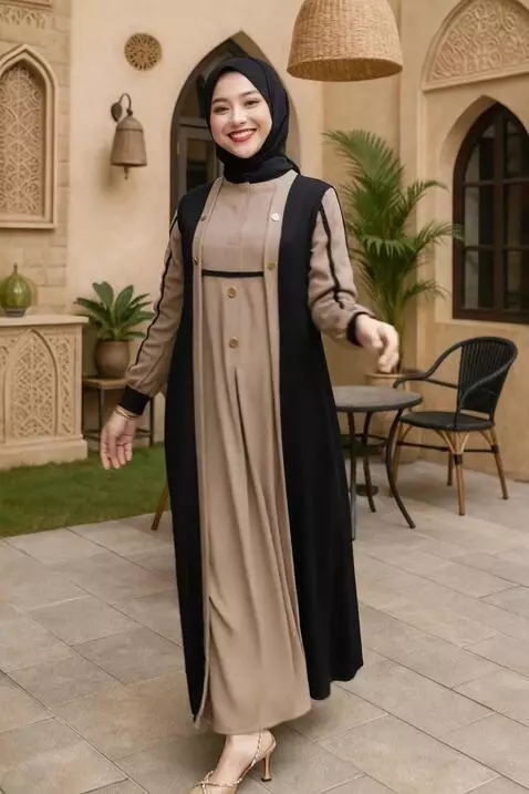 AI Video from prompt: Seorang wanita berjalan santai sambil tersenyum 