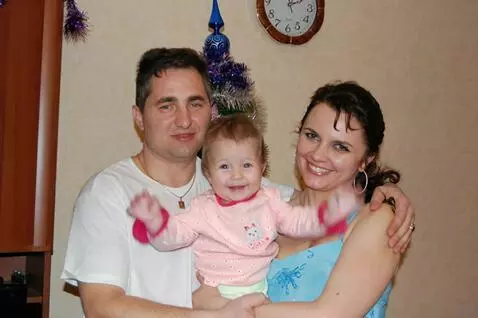 AI Video from prompt: A man and a woman are looking at the camera. The