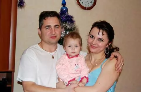 AI Video from prompt: A man and a woman are looking at the camera. The