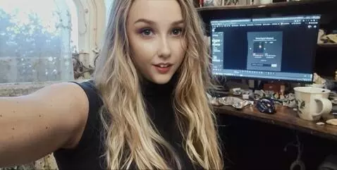 AI Video from prompt: A pretty 25-year-old girl with a beautiful physi