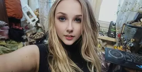 AI Video from prompt: A pretty young 25-year-old woman with a beautifu