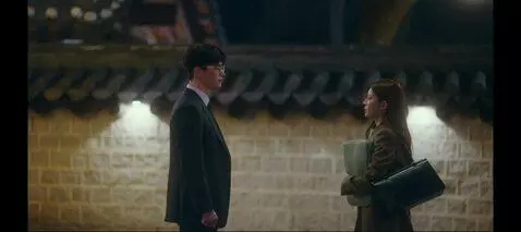 AI Video from prompt: Молча стоят и смотрят друг на друга, но в аниме 