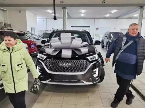 AI Video from prompt: Машина превратилась в трансформер