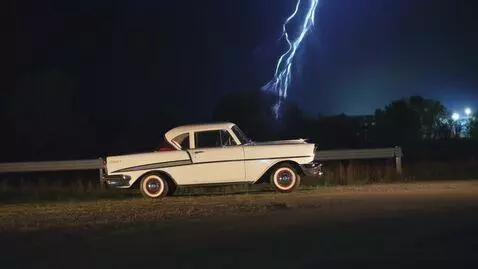 AI Video from prompt: Можешь сделать так, чтобы моя машина ВАЗ 2107 се