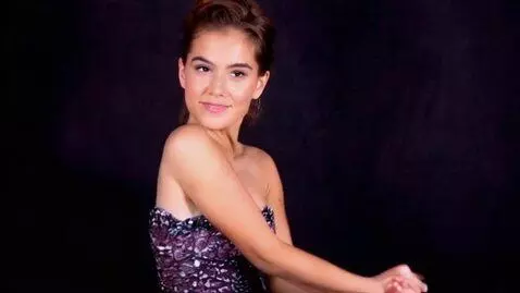 AI Video from prompt: beauty girl dancing