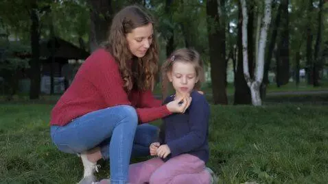 AI Video from prompt: Длинноногий грызун, обожающий сворачиваться в сп