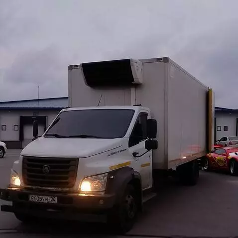 AI Video from prompt: Я хочу чтобы рядом со мной ехал Молния маквин, в