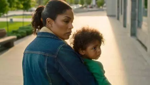 AI Video from prompt: Нарисуй блогера @mosha_moshaaa с ребенком в рука