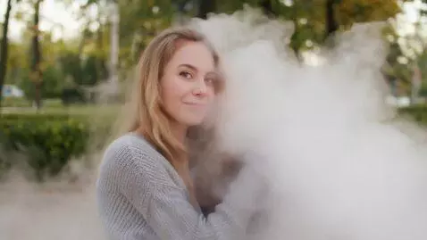 AI Video from prompt: девушка режет облако АСМР максимально реалистичн