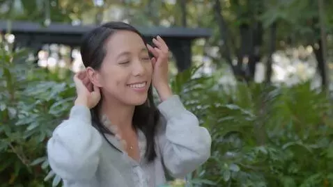 AI Video from prompt: A beautiful women