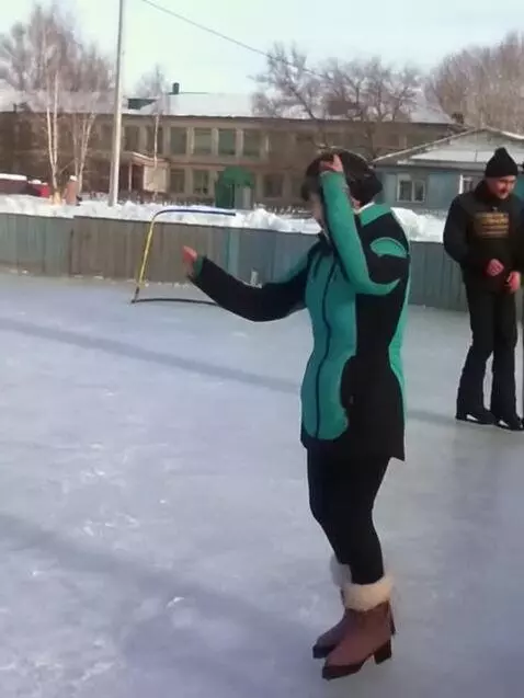 AI Video from prompt: The girl is playing the guitar.