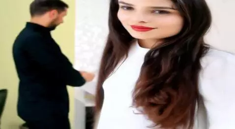 AI Video from prompt: İç mekanda, modern minimalist bir stilde dekore 