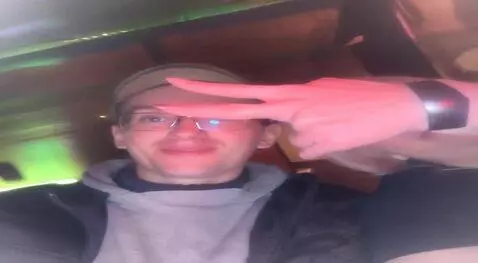 AI Video from prompt: red long nails kiss