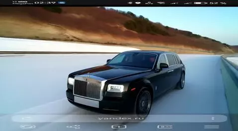 AI Video from prompt: Машина едет по трассе со скоростью 80 км и шашку