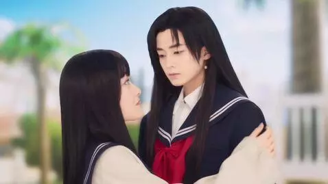 AI Video from prompt: 生成一段动漫片段，作为高中生的男女主互相拥抱后分手