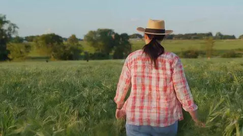 AI Video from prompt: Girl walking