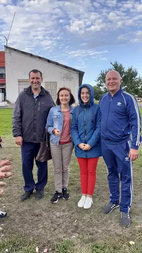 AI Video from prompt: Wide shot, crane shot descending slowly, warm su