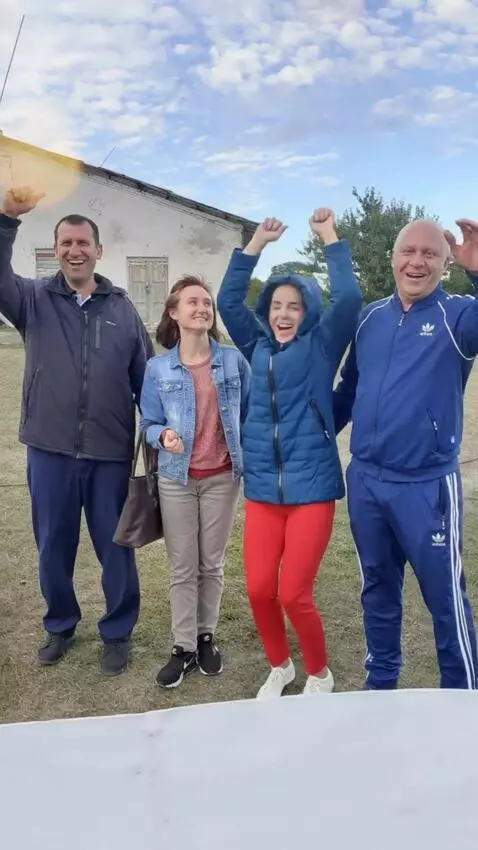 AI Video from prompt: Wide-angle shot, slowly panning across a vibrant