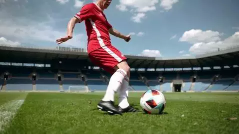 AI Video from prompt: A hyper-realistic scene of a professional soccer