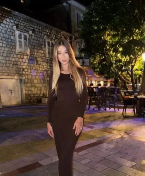 AI Video from prompt: Girls belly start growing to the huge