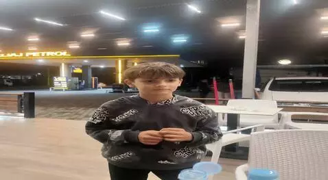 AI Video from prompt: flying in space