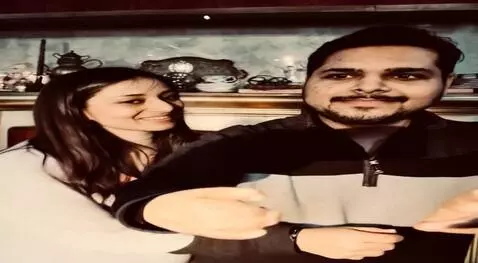 AI Video from prompt: They are French kissing each other